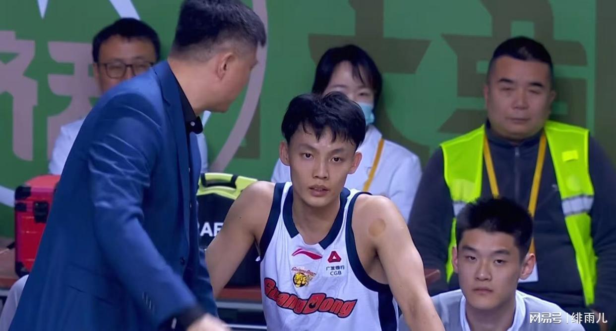 虎扑-张昊受伤后！广东队内线告急，杜锋狂练黄明依，朱芳雨拒绝王浩然
