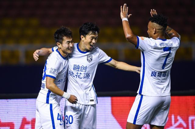 一手资讯-【中超】谢鹏飞破门毕津浩补时救主 申花1比1三镇