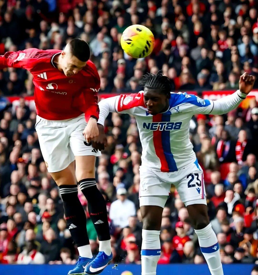 球员交易-舍伍德：此前过早下结论，我欠谢什科一个道歉；邮报：曼联密切关注伯恩茅斯中场，他是性价比很高的引援目标