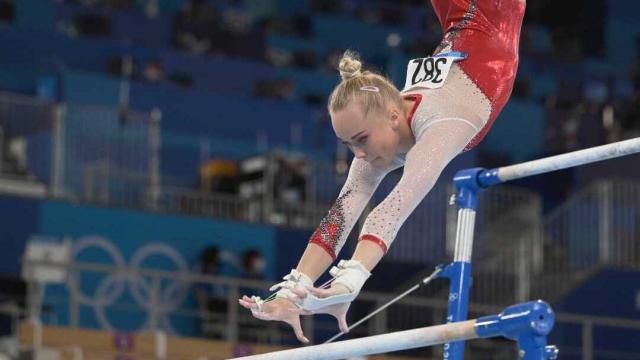 拜尔斯失误美国女团罕见落后 中国队争牌仍需稳定