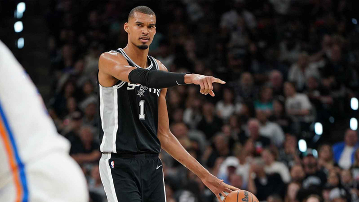 NBA-总决赛首秀26分却21投15铁！文班亚马主动揽责，马刺丢掉主场优势|体育赛事讨论|纽约尼克斯队|凯尔登-约翰逊|nba|泰勒-约翰逊_新浪体育_新浪新闻